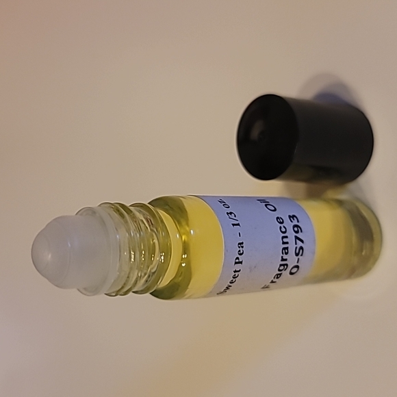 Sweet Pea Body Oil - 1/3 oz. - Picture 2 of 2